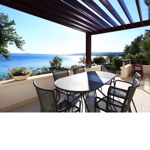 Spacious Villa in Maslenica with Terrace