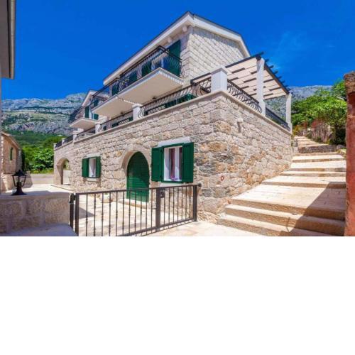 Villa Nina with heated Pool & seaview