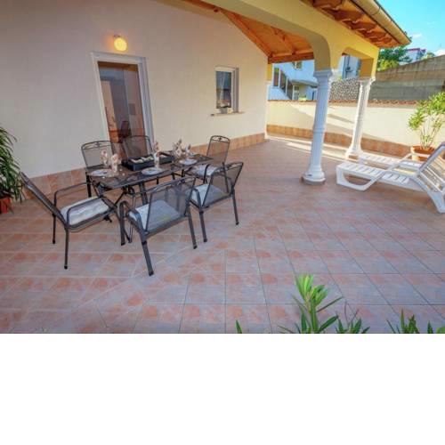 Spacious Apartment in Dramalj with Swimming Pool