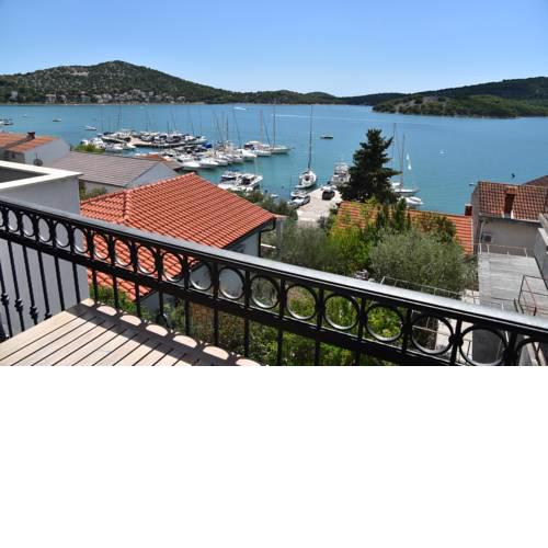 Villa Pina Apartment Evitos