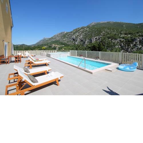 VILLA REMUSIC Pool, whirlpool, Sauna,4 bedrooms, amazing landscape