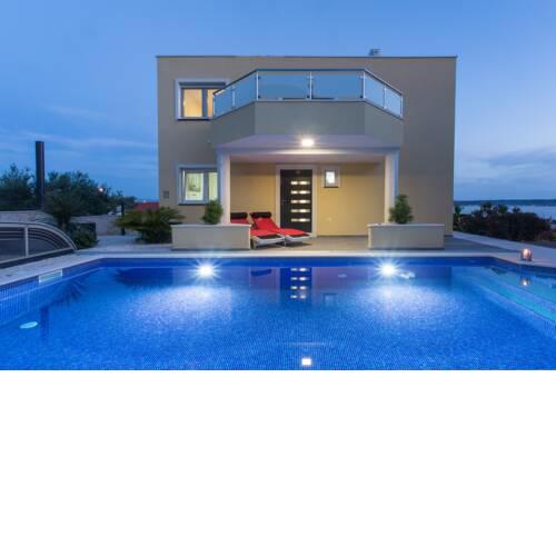 Villa Rocco - Luxury - Heated salt water Pool & Massage jets & Sliding hall