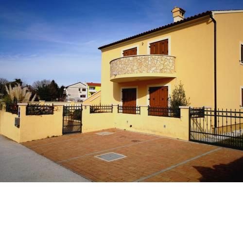 Villa Ruby II Apartments