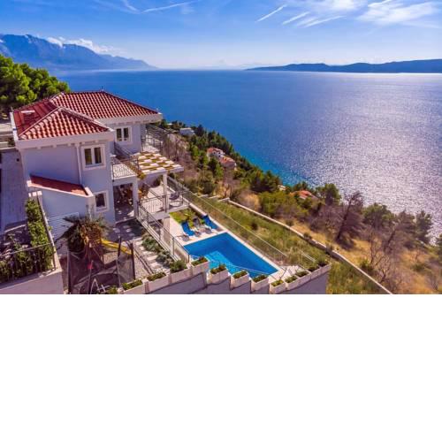 Villa S&A with heated private pool, 3 bedrooms, 3 bathrooms, playground