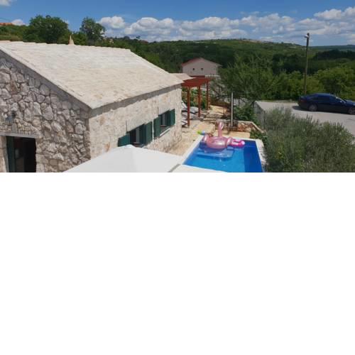 Villa Sagosde with Swimming Pool and Mini Golf