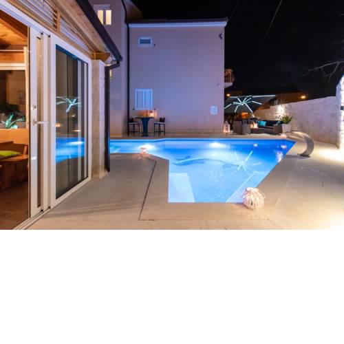 Villa San Tonini Deluxe Apartment with private heated swimming pool