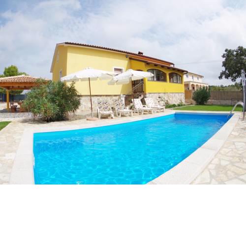 Peaceful Villa in Jursici with Private Pool