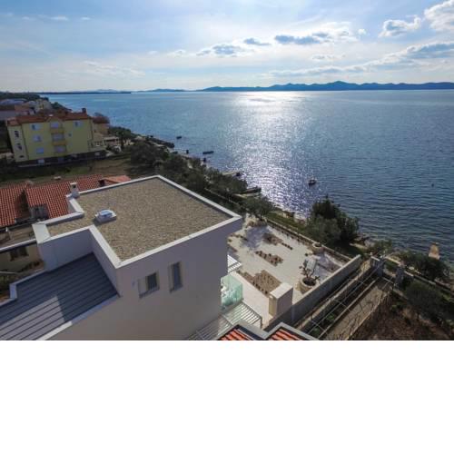 Luxurious Villa with Private Garden near Sea in Kozino