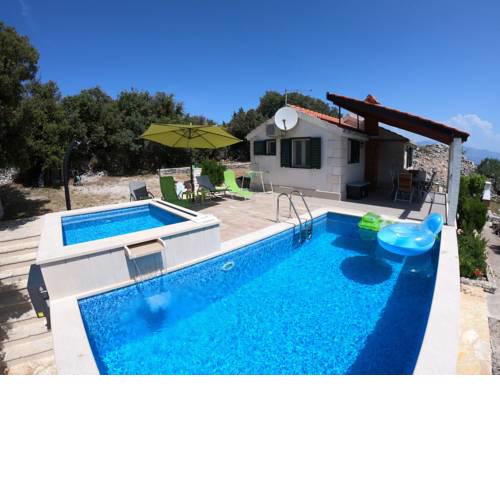 Modern Villa in skrip with Swimming Pool