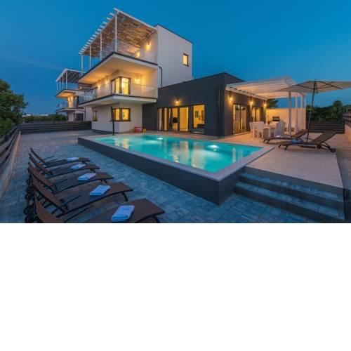 Villa SOLE holiday home