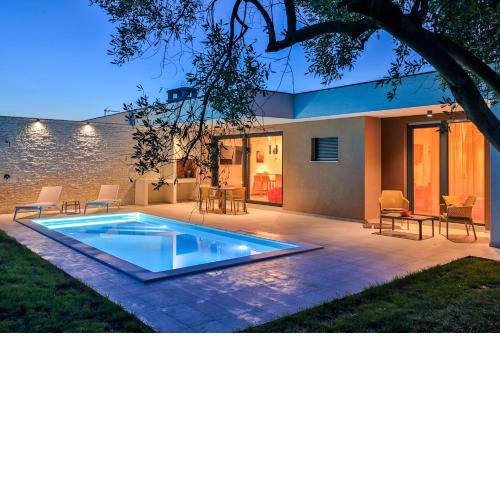 Villa Solis-Modern Villa for a romantic retreat, heated pool