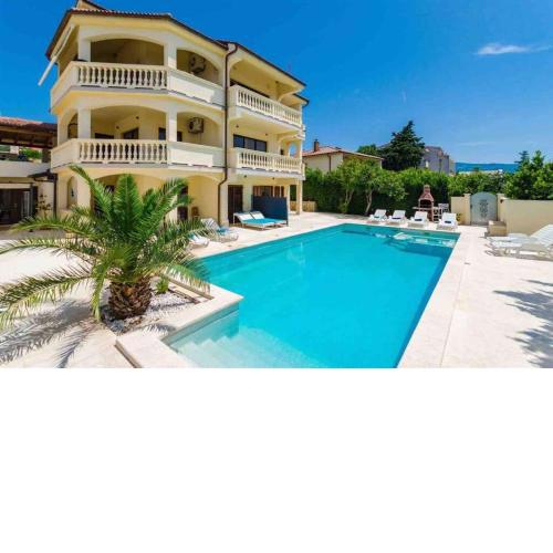 Villa Stanić with pool ( app for 4)