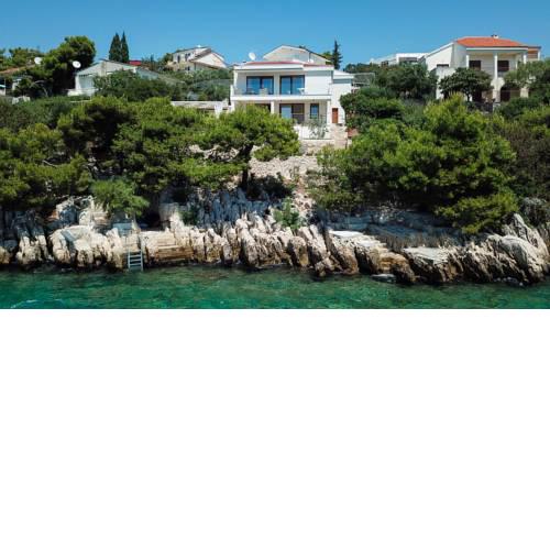 Villa Stina - with private beach
