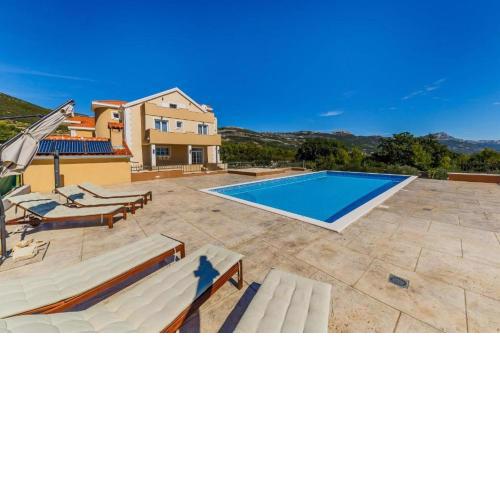 Villa Stone Queen