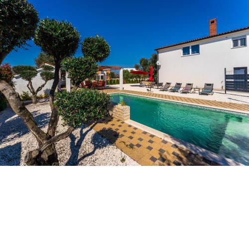 Villa Sunshine - Private Heated Pool
