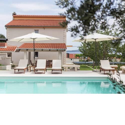 Stunning Holiday Home in Kastel Luksic Dalmatia, Croatia