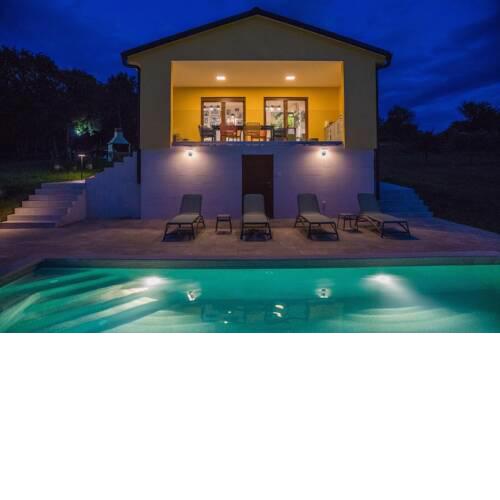 Villa Tai, enjoy the green oasis with 2BR ,WIFI, pool, AC