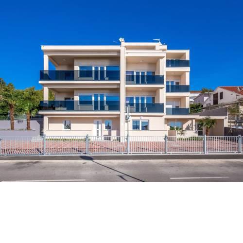 Peaceful Villa in Dramalj with Jacuzzi