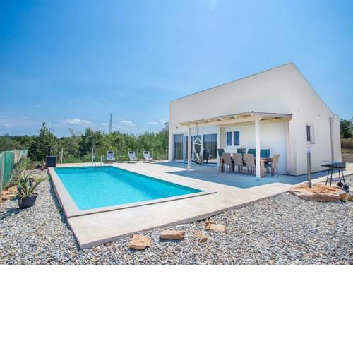 Modern Pet-friendly Villa in Tar with Private Swimming Pool