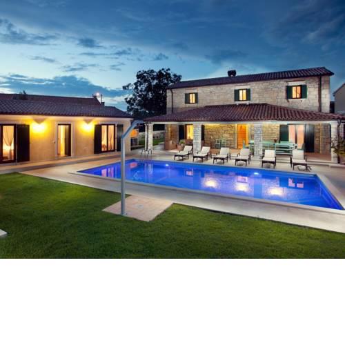 Beautiful Villa with Barbecue in Sveti Lovrec