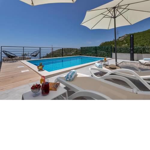 Villa VIOLET with salt water pool