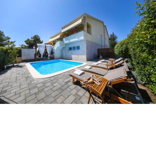 Villa with pool Belissima