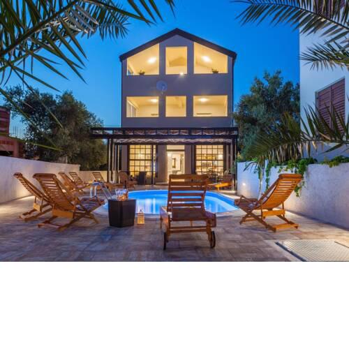 Villa with pool Marin