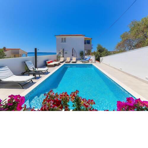 Villa with private pool and sea view