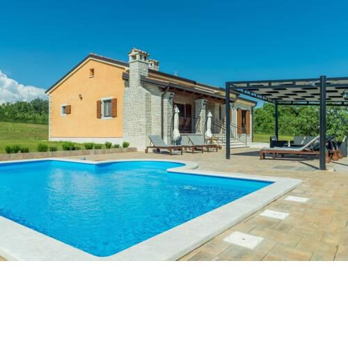 Villa with private pool in Istria, quiet location, large garden, terrace, BBQ