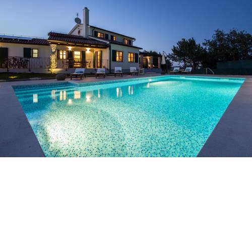Villa with private pool quiet location