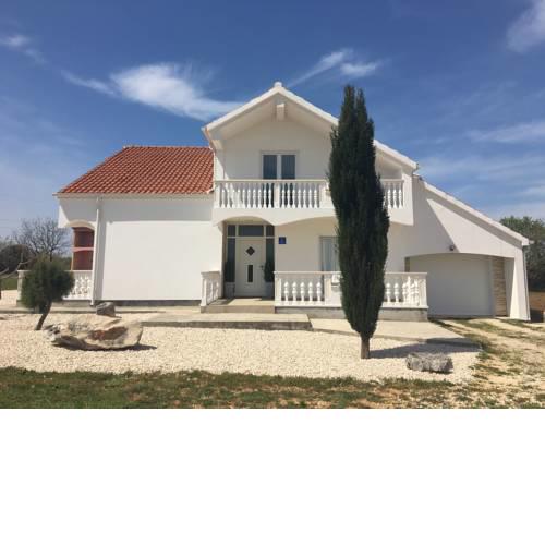 Villa Zerava Nin