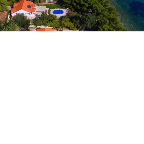 Villa Zlatni Rat - stunning location 5m from the sea 150m from resort centre