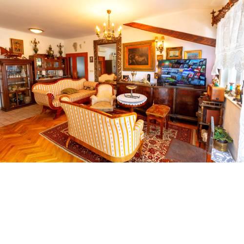 Vintage Sea View Apartment