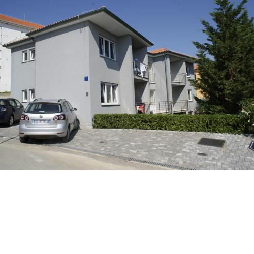 Vis a Vis Apartments