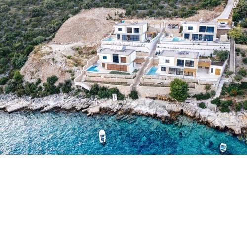 Voluja Villa Sleeps 8 with Pool Air Con and WiFi