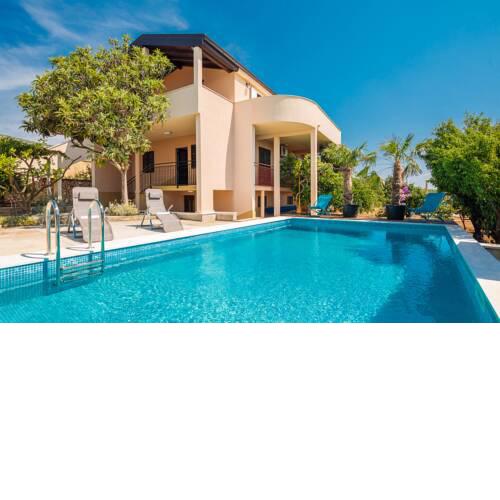 Vrsine Villa Sleeps 8 with Pool and Air Con