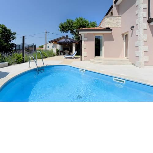 Vrznaveri Villa Sleeps 8 with Pool and Air Con
