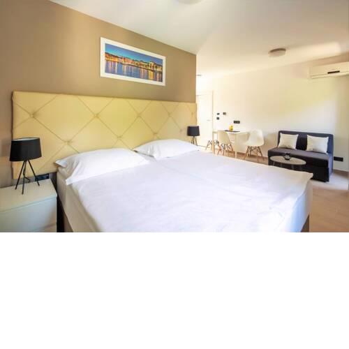 Walking distance to Diocletian Palace + balcony