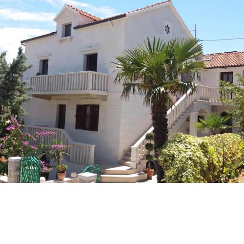 White house Supetar-Brač