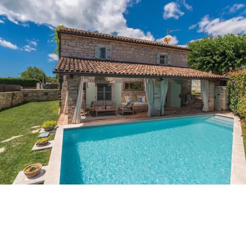 Wonderful Holiday Home near Sveti Lovrec with swimming pool