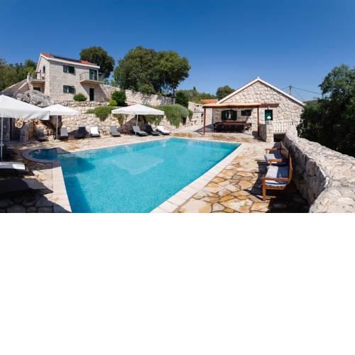 Zadvarje Villa Sleeps 16 with Pool Air Con and WiFi