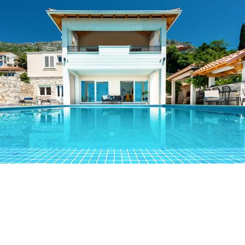 Zavrelje Villa Sleeps 6 with Pool Air Con and WiFi