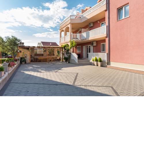 Zeljak Apartments