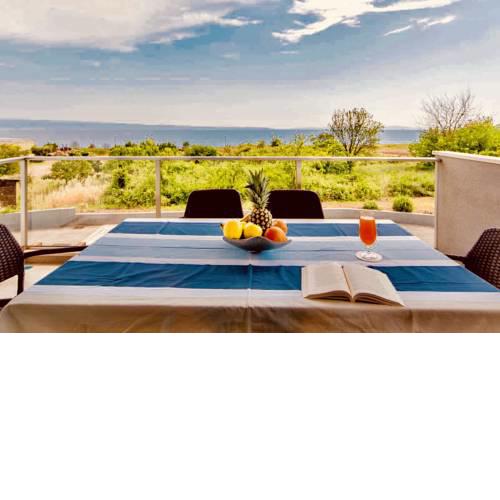 Znjan Beachfront Apartment