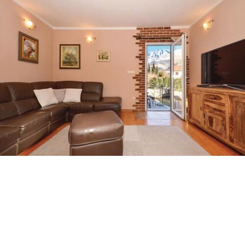 Zrnovnica Holiday Home
